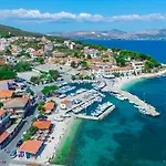 Апартаменты Charming In With Sea View - 45 M² Слатине