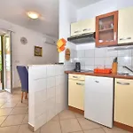Апартаменты Charming In With Sea View - 45 M² Слатине