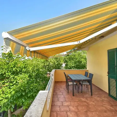 Charming In With Sea View - 45 M² Apartment Slatine