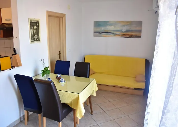 Charming In With Sea View - 45 M² 斯拉汀