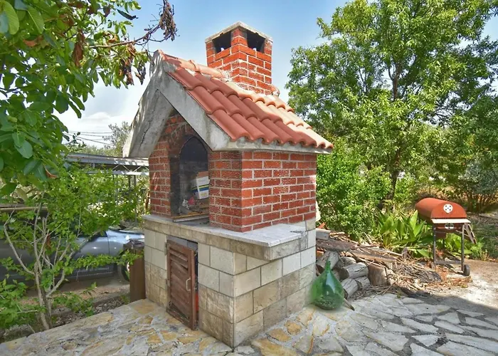 Charming In With Sea View - 45 M² * 斯拉汀