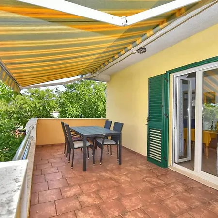 Charming In With Sea View - 45 M² Apartment Slatine